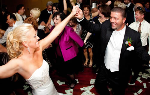 Top 10 Reasons why a Wedding DJ can never truly be replaced by an ipod